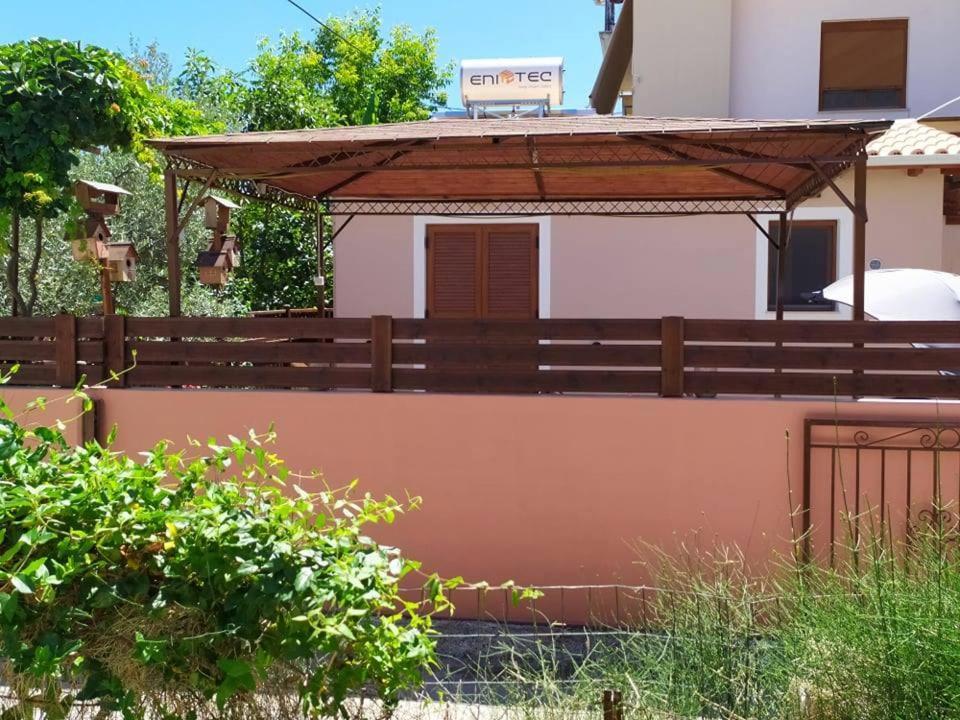 Villa Arktos Nidhrion Exteriör bild